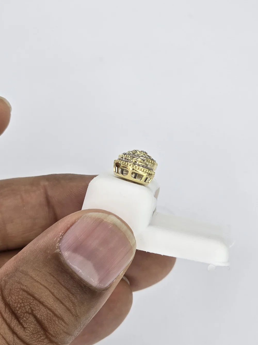 Real Diamond 10k Gold Round Stud Earring